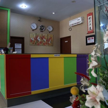 Nida Rooms Makassar Jampea 19536 Exteriör bild