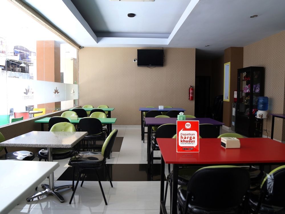 Nida Rooms Makassar Jampea 19536 Exteriör bild